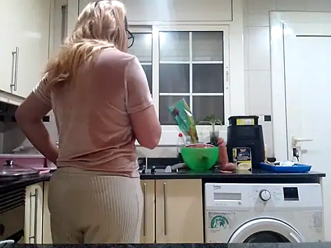 Snapshot of Dakota_Blonde08 chatting on November 2025 07:49:02 PM Dakota Blonde08 online show from November 2025 07:49:02 PM