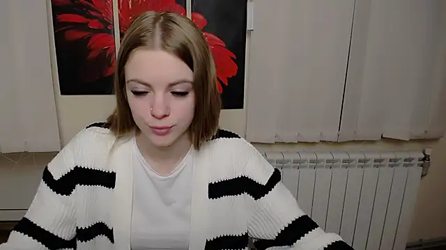Snapshot of AliceFlirtt_ chatting on December 2024 12:35:01 PM AliceFlirtt online show from December 2024 12:35:01 PM