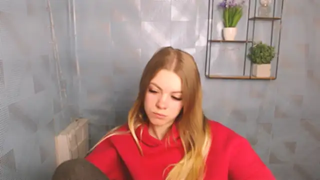 Snapshot of AliceFlirtt_ chatting on December 2024 11:18:01 AM AliceFlirtt online show from December 2024 11:18:01 AM