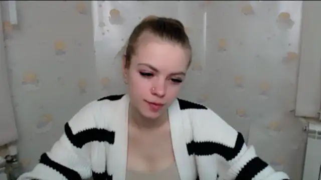 Snapshot of AliceFlirtt_ chatting on December 2024 11:14:02 AM AliceFlirtt online show from December 2024 11:14:02 AM