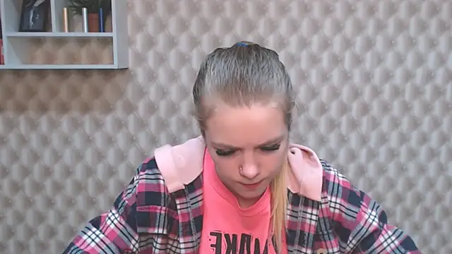 Snapshot of AliceFlirtt_ chatting on February 2025 01:44:01 PM AliceFlirtt online show from February 2025 01:44:01 PM