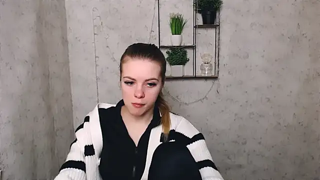 Snapshot of AliceFlirtt_ chatting on March 2025 11:38:02 AM AliceFlirtt online show from March 2025 11:38:02 AM
