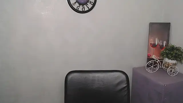 Snapshot of AliceFlirtt_ chatting on March 2025 08:33:02 AM AliceFlirtt online show from March 2025 08:33:02 AM