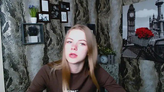 Snapshot of AliceFlirtt_ chatting on September 2025 10:06:01 AM AliceFlirtt online show from September 2025 10:06:01 AM