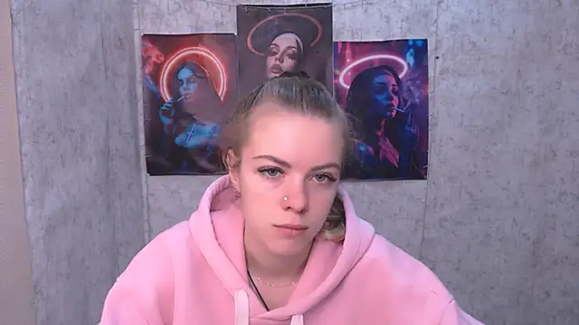 Snapshot of AliceFlirtt_ chatting on November 2025 07:52:01 AM AliceFlirtt online show from November 2025 07:52:01 AM