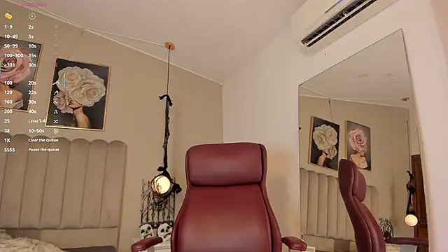 Snapshot of Emma_Thompsson chatting on October 2025 02:04:01 AM Emma Thompsson online show from October 2025 02:04:01 AM