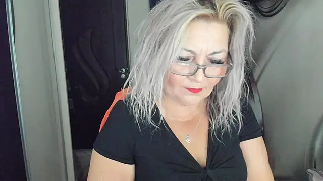 Snapshot of IryshAlice chatting on October 2025 12:51:01 AM IryshAlice online show from October 2025 12:51:01 AM