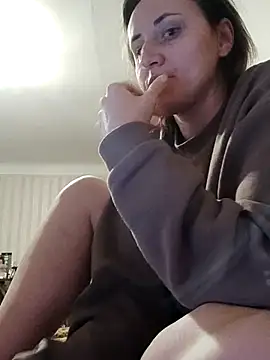 Snapshot of emeli_moon chatting on November 2025 12:02:01 AM emeli moon online show from November 2025 12:02:01 AM