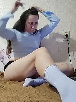 Snapshot of emeli_moon chatting on November 2025 06:20:01 PM emeli moon online show from November 2025 06:20:01 PM