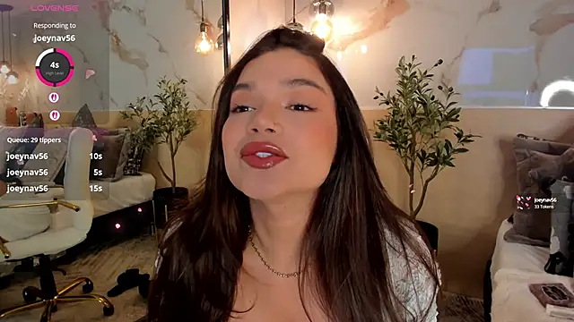 Snapshot of LeaThompson chatting on September 2025 11:26:01 PM LeaThompson online show from September 2025 11:26:01 PM