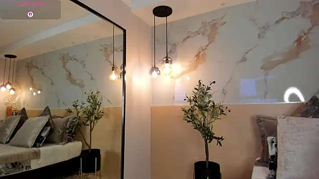 Snapshot of LeaThompson chatting on October 2025 11:11:02 PM LeaThompson online show from October 2025 11:11:02 PM