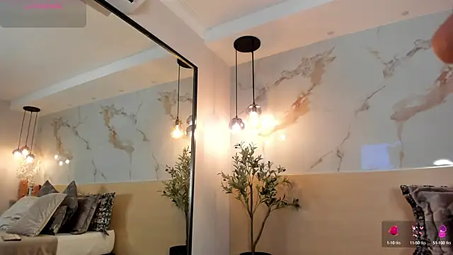 Snapshot of LeaThompson chatting on October 2025 11:35:01 PM LeaThompson online show from October 2025 11:35:01 PM