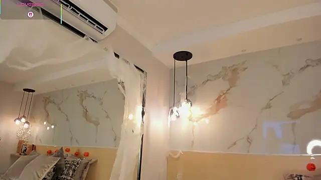 Snapshot of LeaThompson chatting on October 2025 11:27:02 PM LeaThompson online show from October 2025 11:27:02 PM