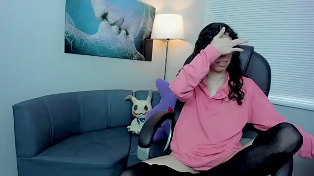 Snapshot of Angel_Dust18 chatting on November 2025 04:29:01 PM Angel Dust18 online show from November 2025 04:29:01 PM