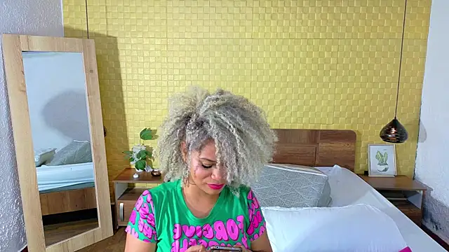 Snapshot of Squirter_pussybomb chatting on December 2024 04:14:01 AM Squirter pussybomb online show from December 2024 04:14:01 AM