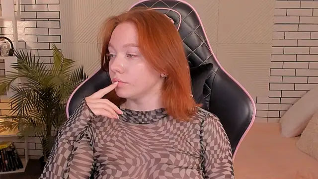 foxyMistrees online show from December 2024 02:42:01 AM