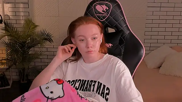 foxyMistrees online show from December 2024 02:49:02 AM