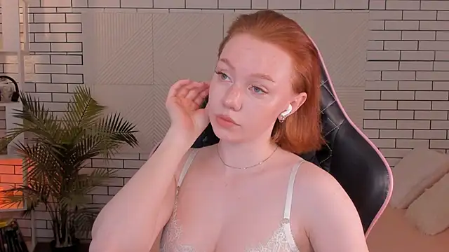 foxyMistrees online show from December 2024 11:53:02 PM