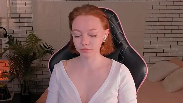 foxyMistrees online show from December 2024 10:43:02 PM