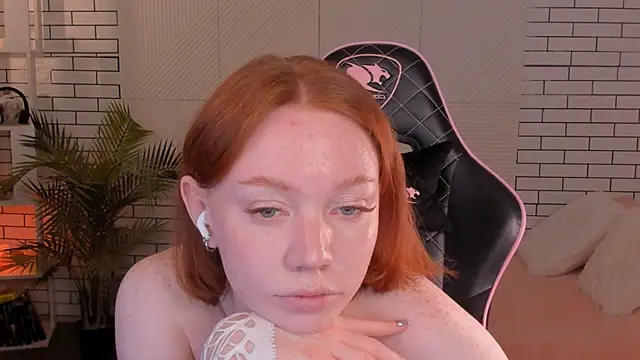 foxyMistrees online show from December 2024 02:41:01 AM