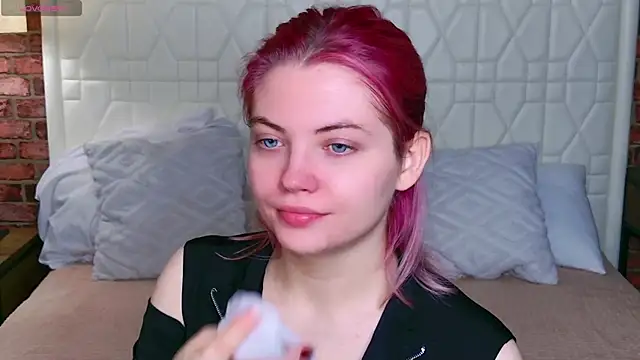 Lisa Adam online show from October 2025 06:05:02 PM