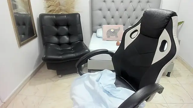 Snapshot of niraksil chatting on February 2025 04:26:02 PM niraksil online show from February 2025 04:26:02 PM