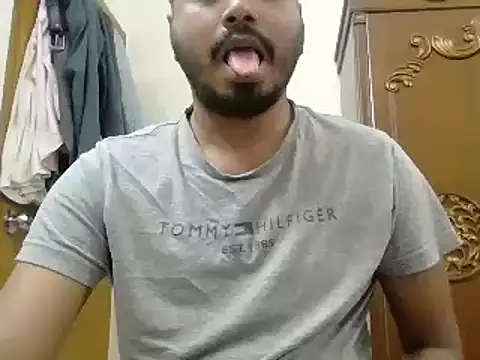 desiboyasif online show from October 2025 04:28:01 PM