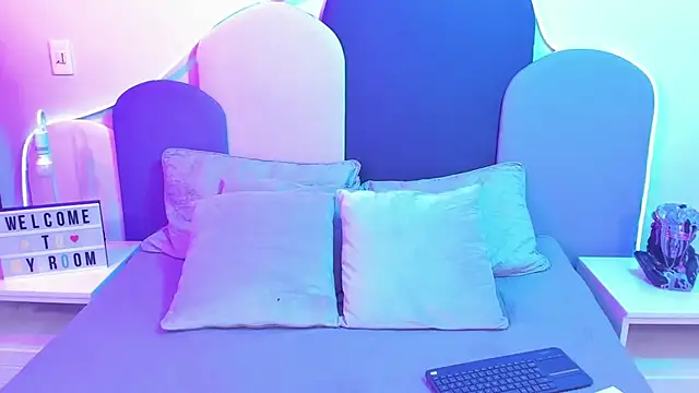 SophieGomez22 online show from February 2025 01:11:02 PM