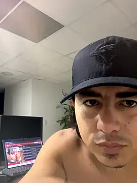 Snapshot of DanielGomez9 chatting on December 2025 06:51:01 AM DanielGomez9 online show from December 2025 06:51:01 AM