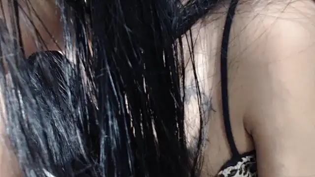 Snapshot of Livia_Diaz chatting on November 2025 01:04:02 AM Livia Diaz online show from November 2025 01:04:02 AM