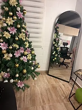 Snapshot of Eva_Gonzalez chatting on December 2024 11:14:02 PM Eva Gonzalez online show from December 2024 11:14:02 PM