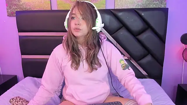 Snapshot of Annie_mone chatting on March 2025 08:40:02 PM Annie mone online show from March 2025 08:40:02 PM