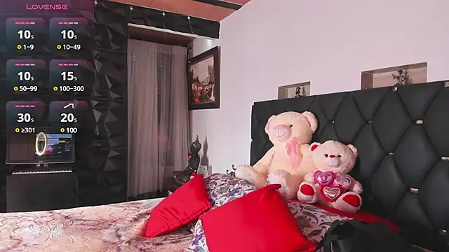 charlottemeyerr online show from December 2024 01:39:01 PM