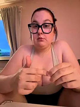 Snapshot of Misssmilf chatting on October 2025 04:47:02 PM Misssmilf online show from October 2025 04:47:02 PM