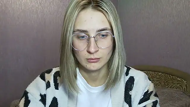 Snapshot of Jessie_August chatting on December 2024 04:49:01 PM Jessie August online show from December 2024 04:49:01 PM