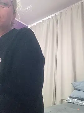 Snapshot of BritneyHudson chatting on September 2025 02:04:02 AM BritneyHudson online show from September 2025 02:04:02 AM