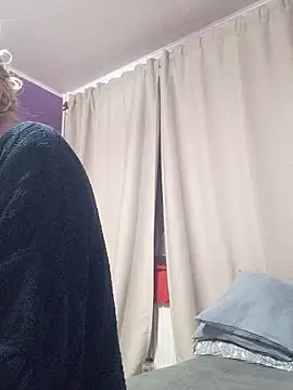 Snapshot of BritneyHudson chatting on October 2025 01:38:01 AM BritneyHudson online show from October 2025 01:38:01 AM