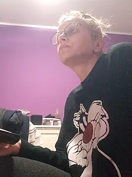 Snapshot of BritneyHudson chatting on October 2025 01:27:02 AM BritneyHudson online show from October 2025 01:27:02 AM