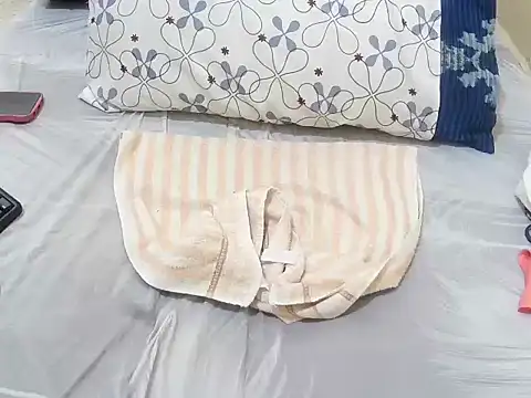 Snapshot of just_lela chatting on October 2025 12:05:01 PM just lela online show from October 2025 12:05:01 PM