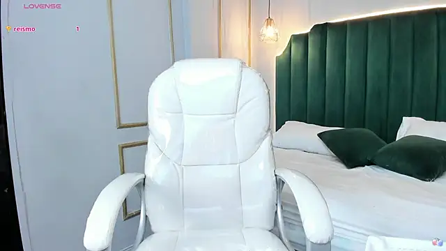 Snapshot of LindsyCater chatting on September 2025 12:32:02 PM LindsyCater online show from September 2025 12:32:02 PM