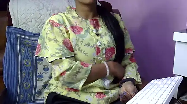 momo lov online show from December 2024 11:36:02 AM