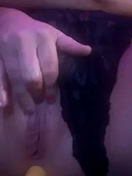 Snapshot of GinAnnTonic chatting on October 2025 11:40:02 AM GinAnnTonic online show from October 2025 11:40:02 AM