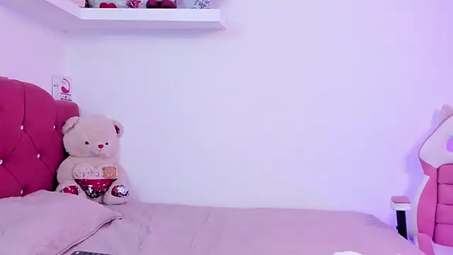 Snapshot of LucianaTomson chatting on February 2025 11:14:02 PM LucianaTomson online show from February 2025 11:14:02 PM