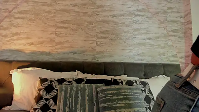 Snapshot of Anneth__M chatting on October 2025 07:43:01 PM Anneth M online show from October 2025 07:43:01 PM