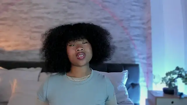 Snapshot of Anneth__M chatting on October 2025 08:00:02 PM Anneth M online show from October 2025 08:00:02 PM