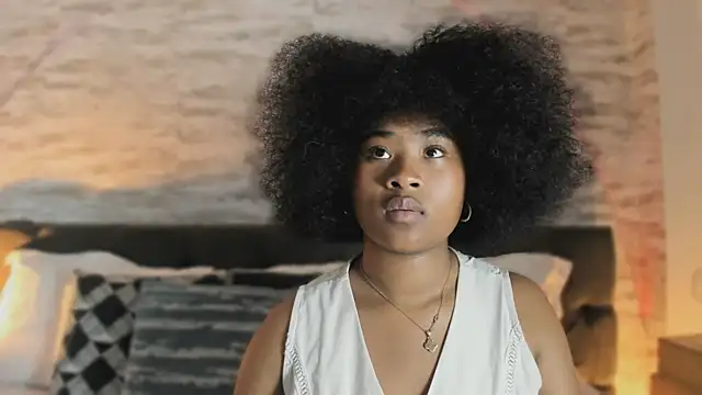 Snapshot of Anneth__M chatting on November 2025 07:35:02 PM Anneth M online show from November 2025 07:35:02 PM