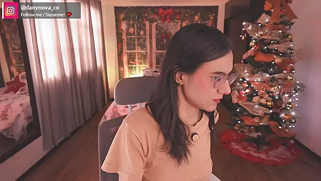 Snapshot of DanyNova_Co chatting on December 2024 09:06:01 PM DanyNova Co online show from December 2024 09:06:01 PM