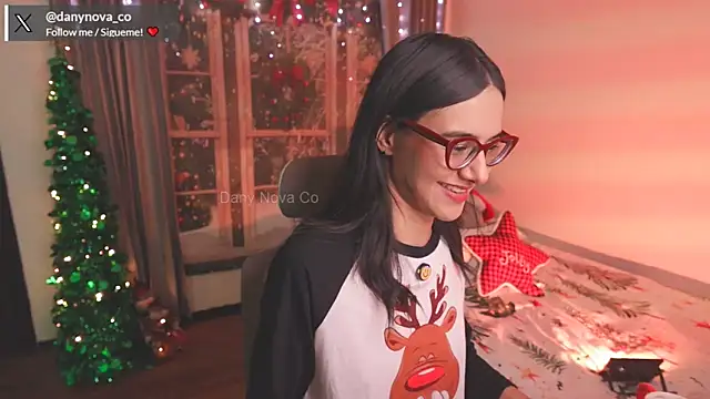 Snapshot of DanyNova_Co chatting on December 2024 07:22:01 PM DanyNova Co online show from December 2024 07:22:01 PM