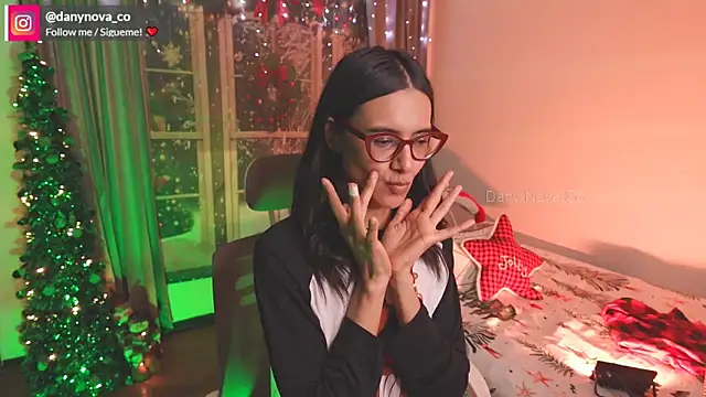 Snapshot of DanyNova_Co chatting on December 2024 01:31:02 AM DanyNova Co online show from December 2024 01:31:02 AM