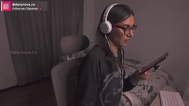 Snapshot of DanyNova_Co chatting on December 2024 12:00:01 AM DanyNova Co online show from December 2024 12:00:01 AM